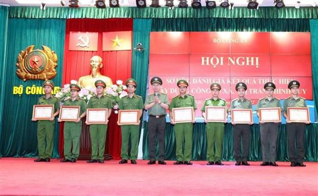 Đại tướng Tô Lâm, Ủy viên Bộ Chính trị, Bộ trưởng Bộ Công an trao Bằng khen của Bộ Công an cho cá nhân và tập thể có thành tích xuất sắc. (Ảnh: Phạm Kiên/TTXVN) Đại tướng Tô Lâm, Ủy viên Bộ Chính trị, Bộ trưởng Bộ Công an trao Bằng khen của Bộ Công an cho cá nhân và tập thể có thành tích xuất sắc. (Ảnh: Phạm Kiên/TTXVN)