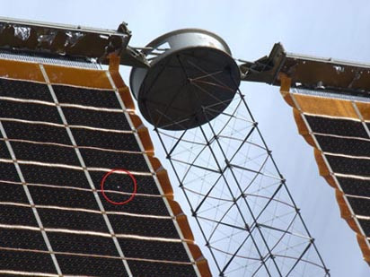 Lỗ thủng bí hiểm trên trạm ISS (hình khoang đỏ) 