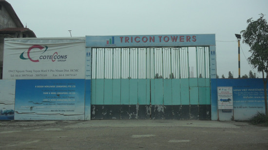 Nhiều khách hàng bức xúc vì dự án Tricon Towers ngừng thi công