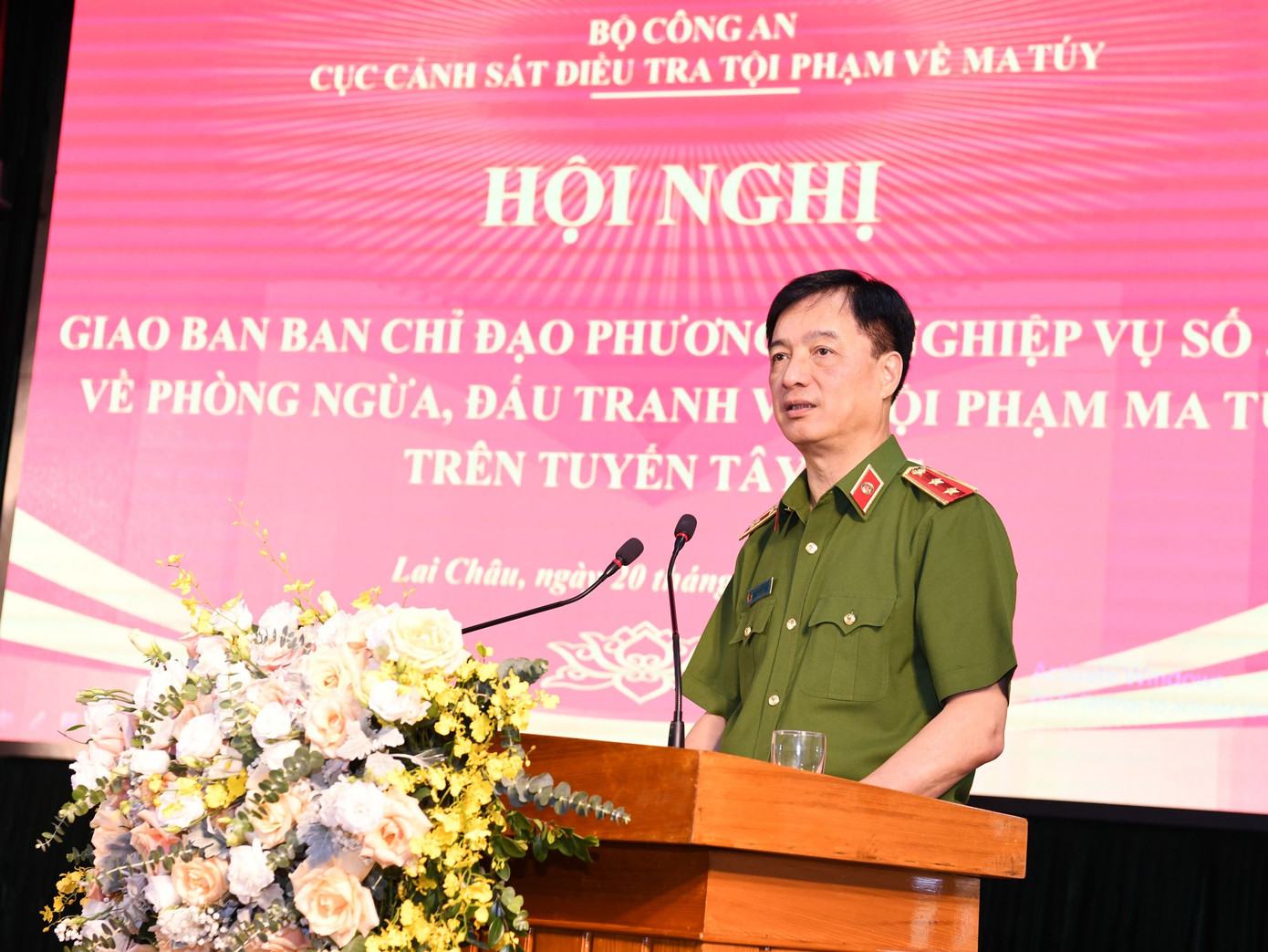 Trung tướng Nguyễn Duy Ngọc, Thứ trưởng Bộ Công an phát biểu tại Hội nghị. Trung tướng Nguyễn Duy Ngọc, Thứ trưởng Bộ Công an phát biểu tại Hội nghị.