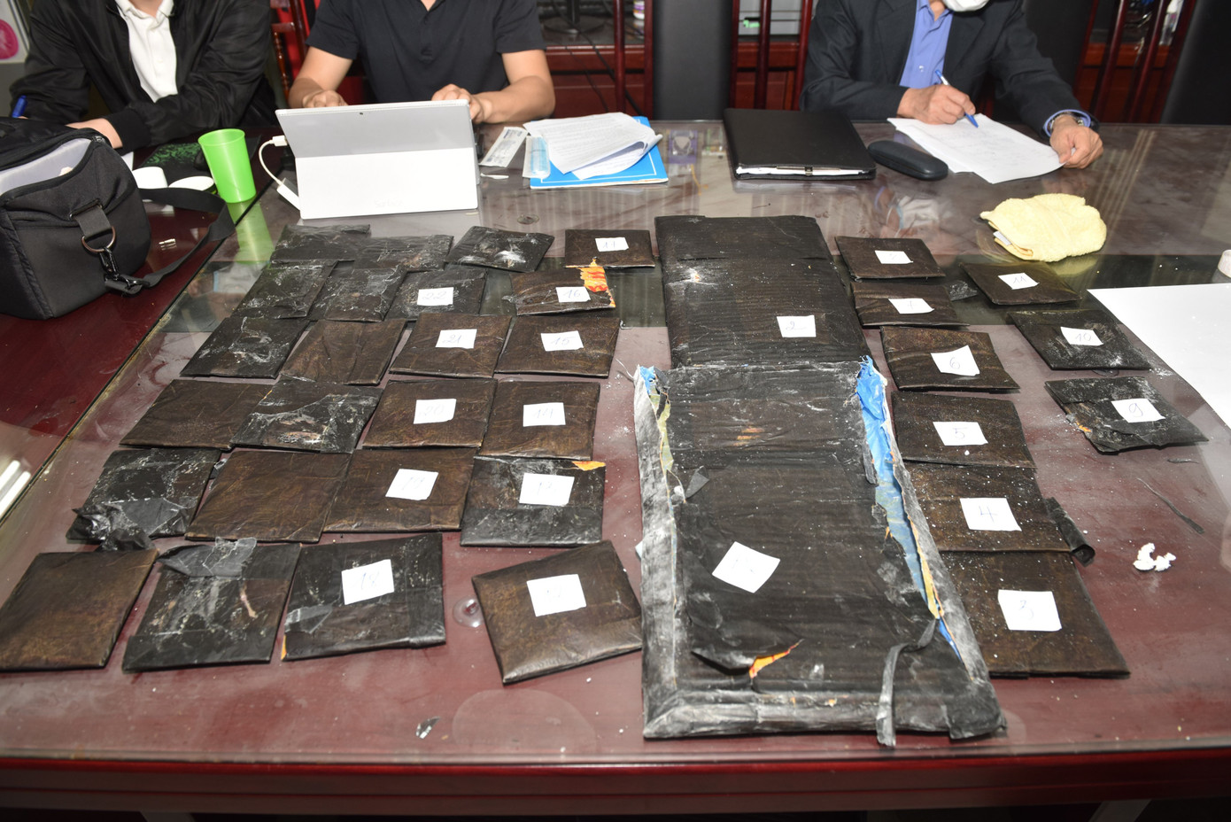 Số lượng lớn ma túy bắt giữ ở sân bay. Số lượng lớn ma túy bắt giữ ở sân bay.