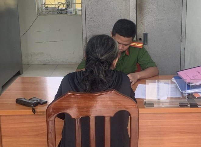 Bà L. trình báo vụ việc tới cơ quan công an.