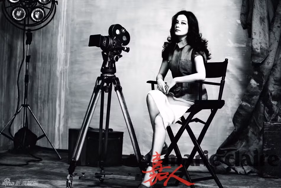 'Youth that is fading away' là tác phẩm đầu tiên do Triệu Vy làm đạo diễn. 'Youth is fading away' là tác phẩm đầu tiên do Triệu Vy làm đạo diễn