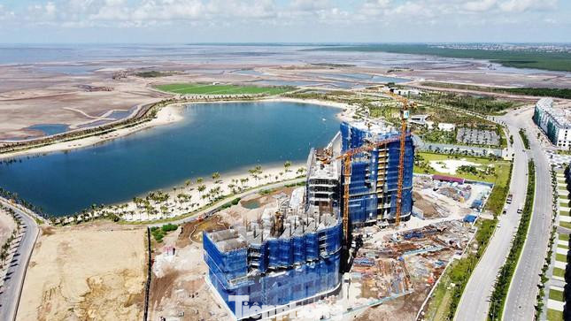 Hải Phòng đấu giá khu đất có tổng diện tích khoảng 136ha tại quận Đồ Sơn để thực hiện dự án đầu tư và kinh doanh sân golf thuộc quy hoạch Khu du lịch quốc tế Đồi Rồng với giá khởi điểm hơn 30 tỷ đồng. Hải Phòng đấu giá khu đất có tổng diện tích khoảng 136ha tại quận Đồ Sơn để thực hiện dự án đầu tư và kinh doanh sân golf thuộc quy hoạch Khu du lịch quốc tế Đồi Rồng với giá khởi điểm hơn 30 tỷ đồng.