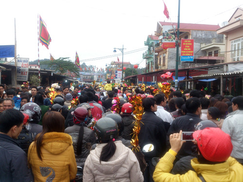 300km đường vào Phủ Dầy bị ùn tắc nghiêm trọng