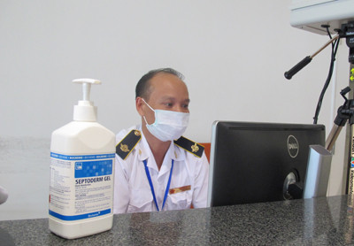 Cận cảnh kiểm tra dịch MERS ở sân bay Nội Bài ảnh 6