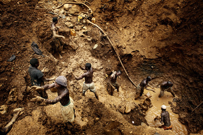 Cuộc sống của những 'tỷ phú nghèo' ở Zimbabwe ảnh 9