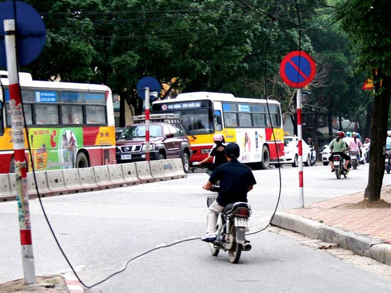 Khi dây diện rơi xuống đường