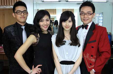 Cô còn tích cực tham gia hoạt động trường