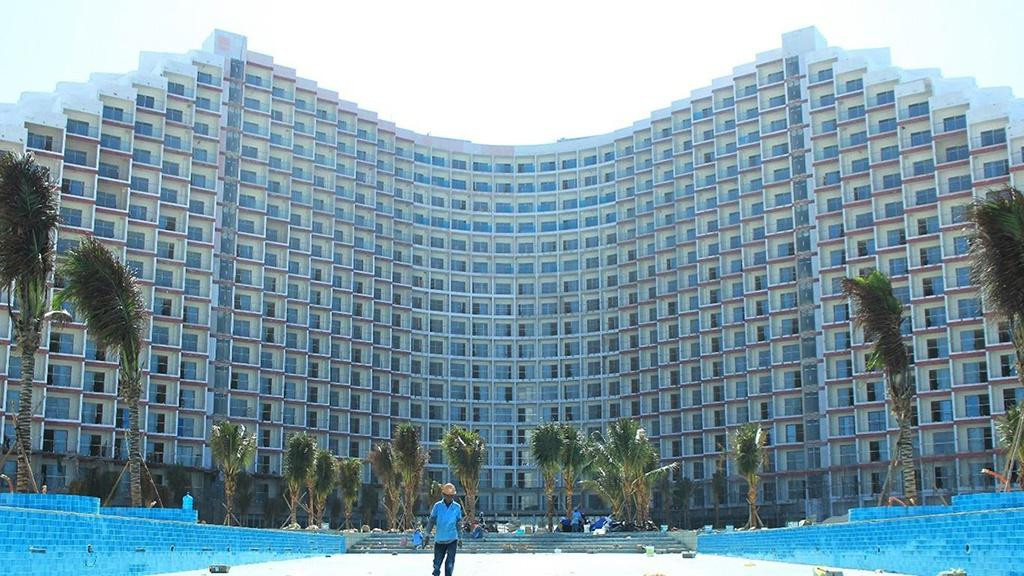 Dự án The Arena được tỉnh Khánh Hòa giao đất theo hình thức "đất ở không hình thành đơn vị ở". Thời gian qua nhiều khách hàng mua căn hộ tại dự án này đang yêu cầu hủy hợp đồng mua bán căn hộ.