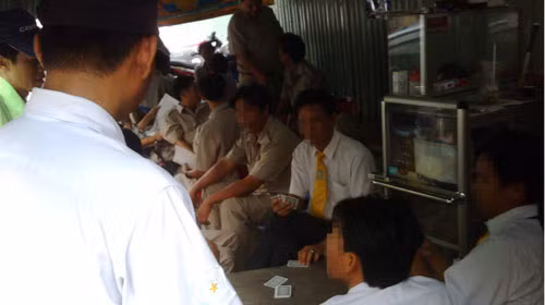 Một “casino” di động hoạt động trên đường Bạch Đằng (Q.Tân Bình). Ảnh: Đức Thanh (Tuổi Trẻ)