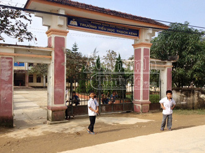 Trường tiểu học Thạch Kênh, nơi cô Phạm Thị Nga đang công tác . Trường tiểu học Thạch Kênh, nơi cô Phạm Thị Nga đang công tác