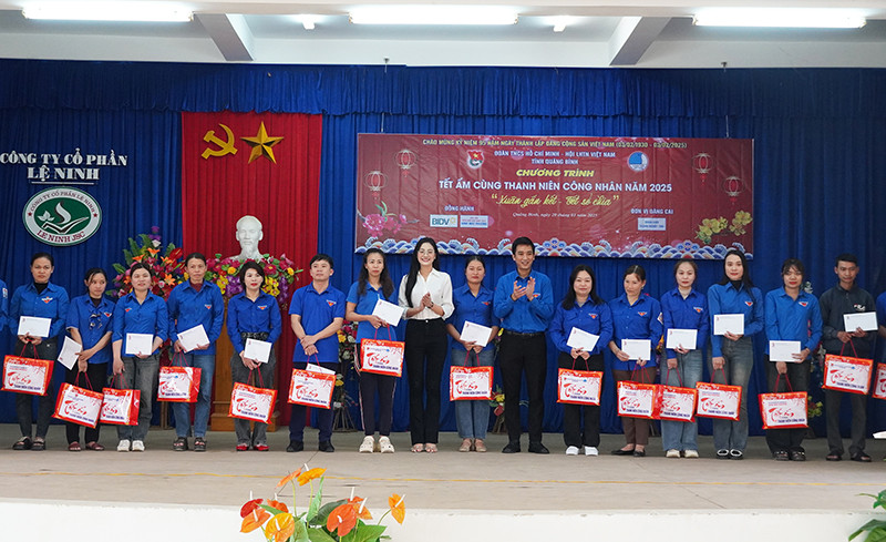 "Tết ấm cùng thanh niên công nhân" là hoạt động thường niên và năm nay có sự đồng hành của Hoa hậu Đinh Như Phương.
