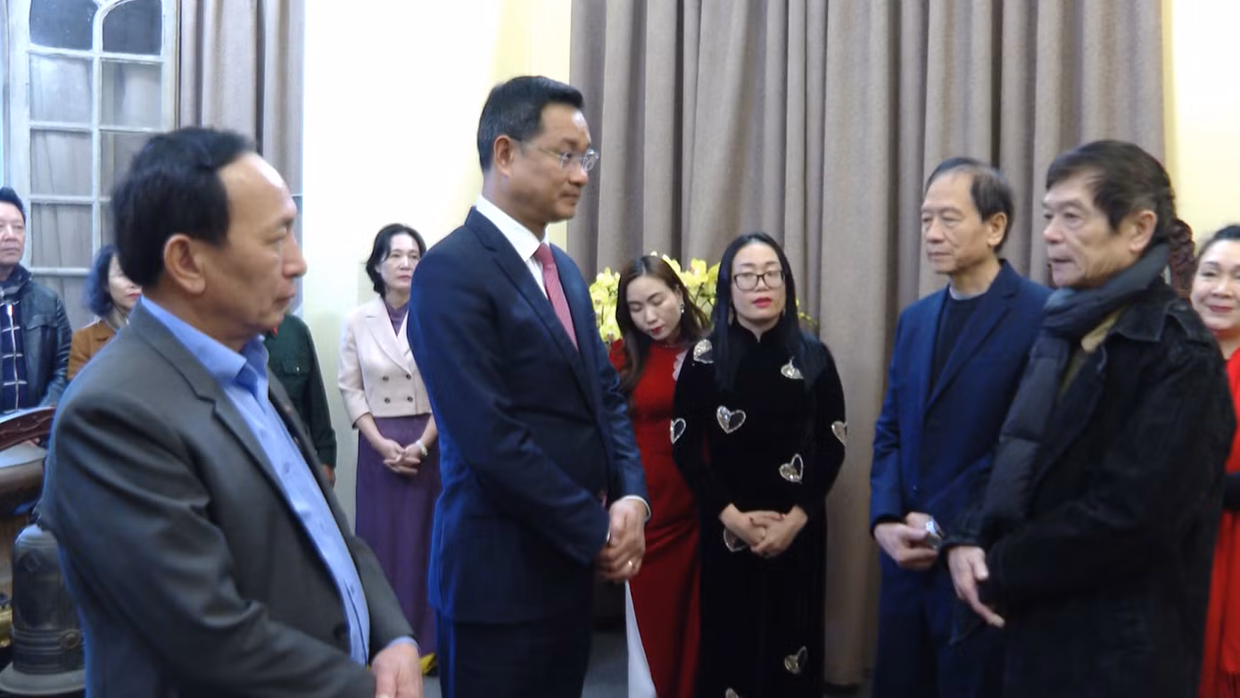 Bí thư Tỉnh uỷ Quảng Bình Lê Ngọc Quang thăm hỏi gia đình Đại tướng Võ Nguyên Giáp.