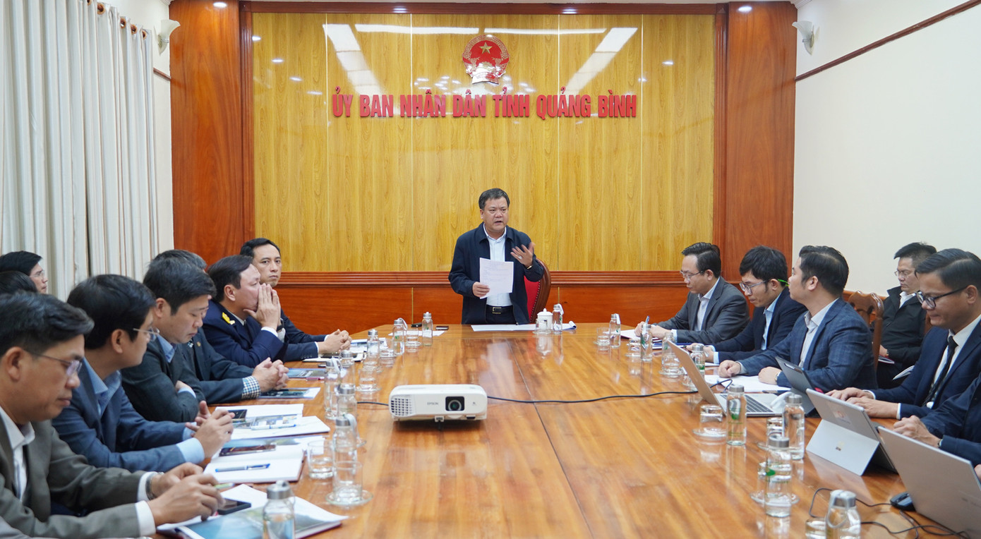 Chủ tịch UBND tỉnh Quảng Bình Trần Phong chủ trì buổi làm việc. Chủ tịch UBND tỉnh Quảng Bình Trần Phong chủ trì buổi làm việc.