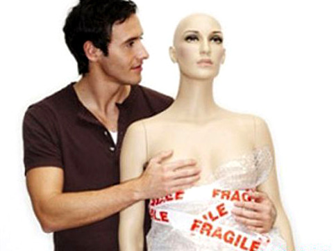 Tôi cũng nói trước với vợ trước khi cưới, tôi không gái gú bên ngoài, tôi chỉ thích búp bê tình dục