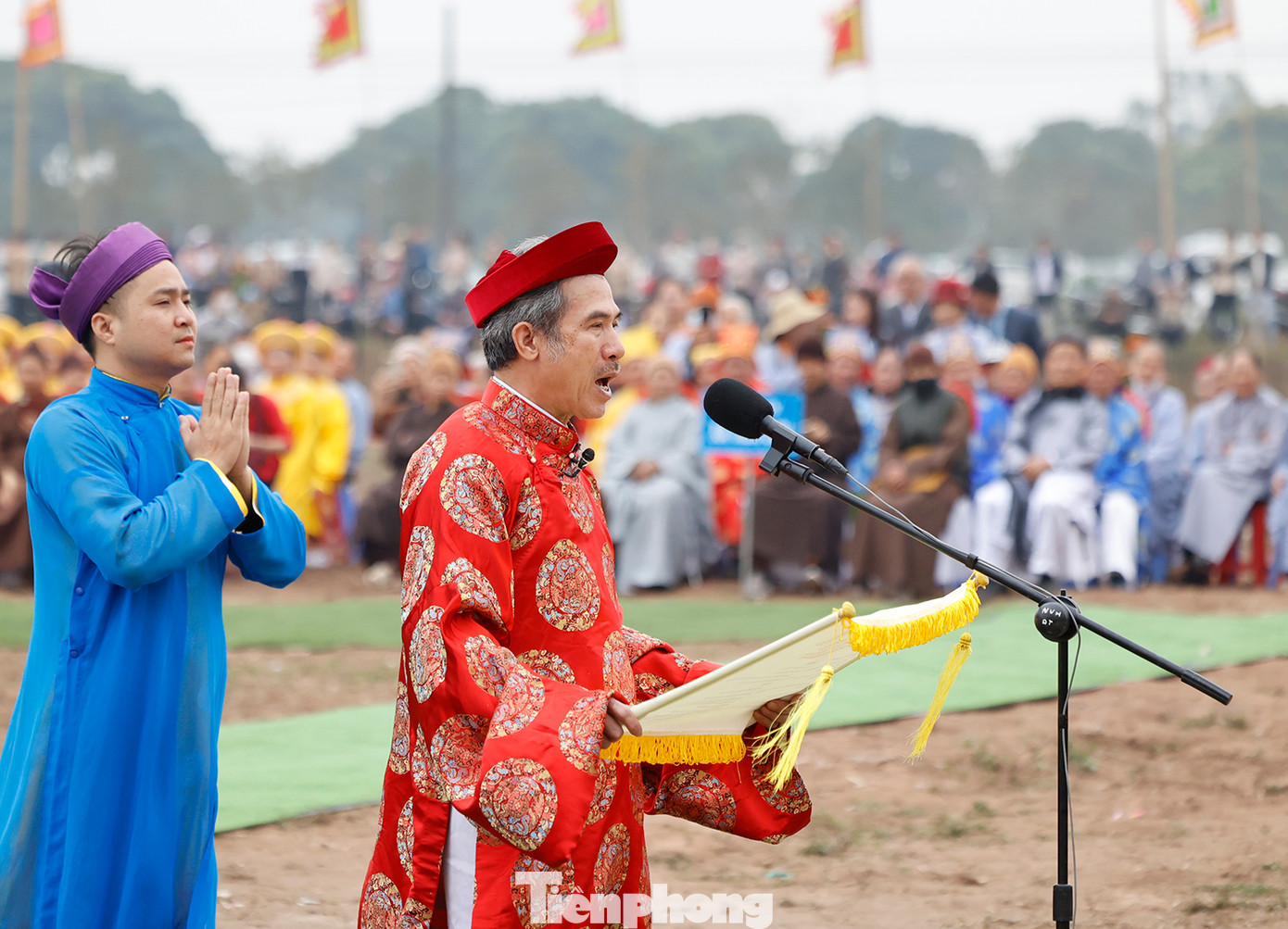 Tiếp đó, lễ bái yết Thần Nông cầu cho một năm mới mùa màng bội thu, nhân khang vật thịnh.