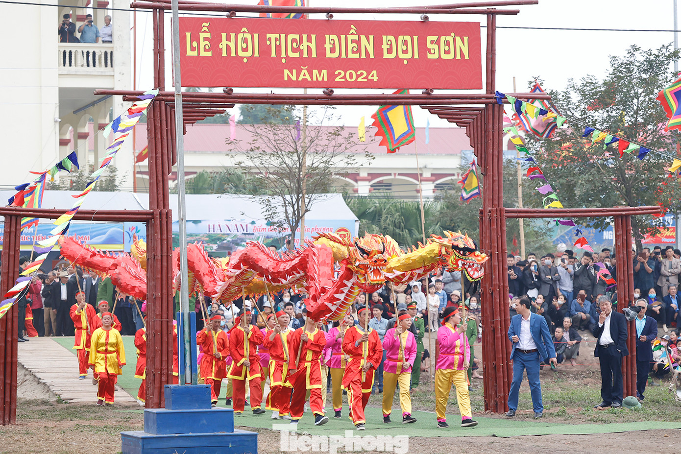 Năm nay, chương trình có nhiều thay đổi so với các năm. Đây là lễ hội truyền thống dựa theo tích nhà vua xuống đồng cày ruộng và cầu cho một năm mưa thuận gió hòa, mùa màng tươi tốt.