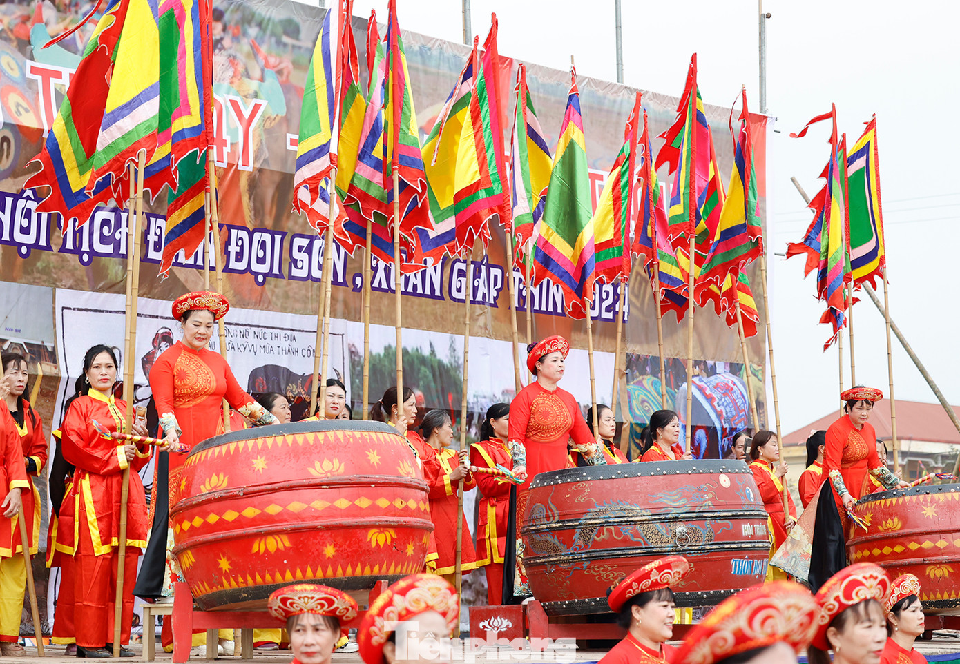 Phần lễ Tịch điền có các nghi thức: rước trống, rước linh vị vua Lê Đại Hành từ chùa Long Đọi Sơn xuống chân núi và nhập với đoàn rước Thành hoàng Làng cùng tổ nghề trống Đọi Tam dưới chân núi Đọi. Đoàn rước tiến về khu ruộng mà trước đây vua Lê Đại Hành đã đi cày đầu năm, khuyến khích người dân trồng lúa, chăm lo nông nghiệp.