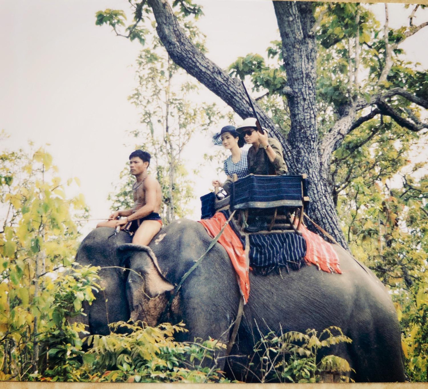 Đây cũng là lần đầu tiên Giáng My thực hiện một cảnh quay cưỡi trên lưng voi khiến cô rất hồi hộp.