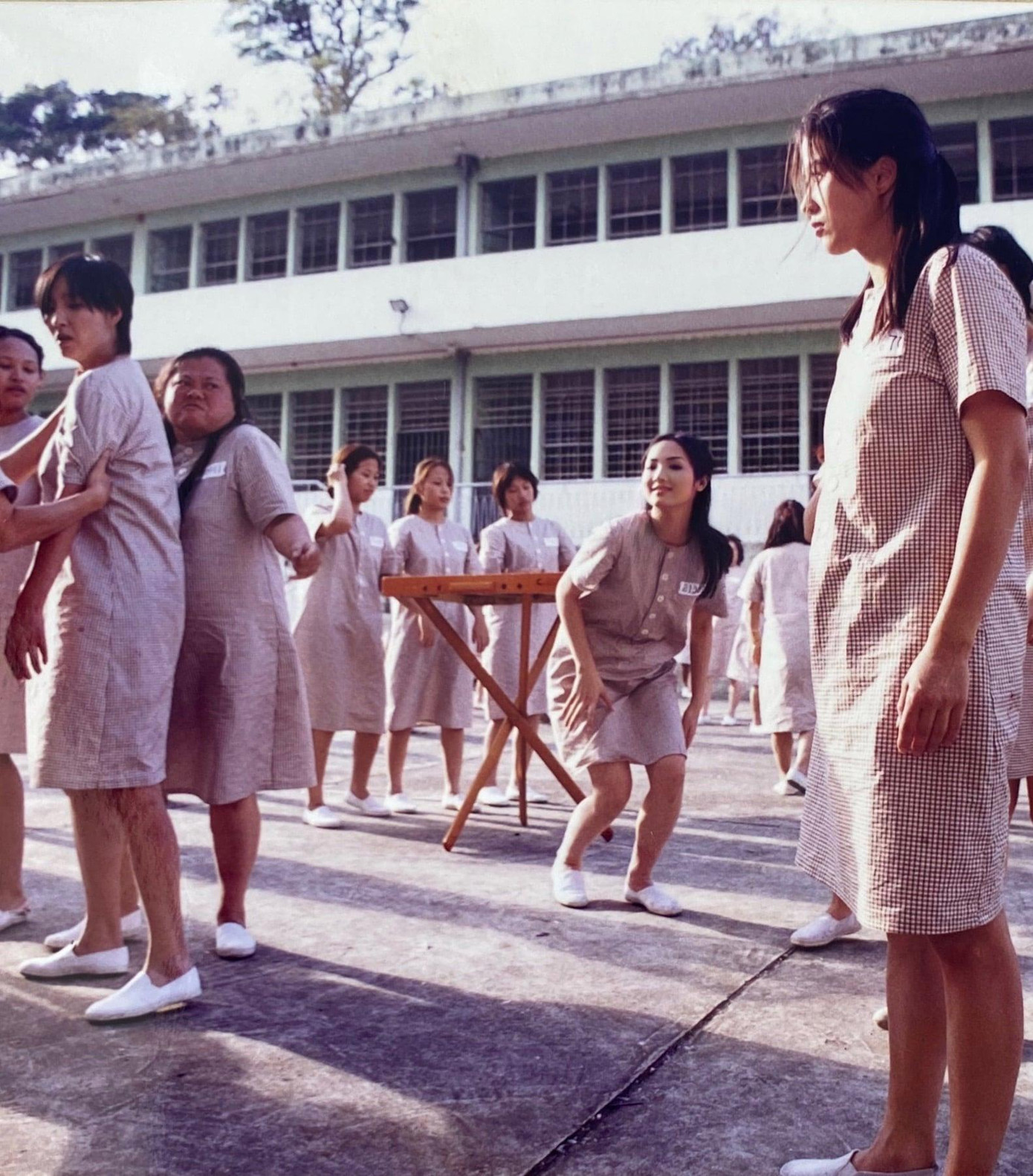 Giáng My cho biết khi đó hợp đồng của cô là 5 phim quay liền (đó là cách làm phim của Hồng Kông về phần đầu tư quảng bá tên tuổi) nhưng sau khi quay xong bộ phim "Bóng tối ngục tù" thì Giáng My phải bay về Việt Nam và không thể tiếp tục quay 4 phim còn lại vì cường độ quay phim của Hồng Kông rất khắc nghiệt (24/24) trong khi đó lịch làm việc của Giáng My tại Việt Nam và Thái Lan khi đó cũng đã dày đặc.