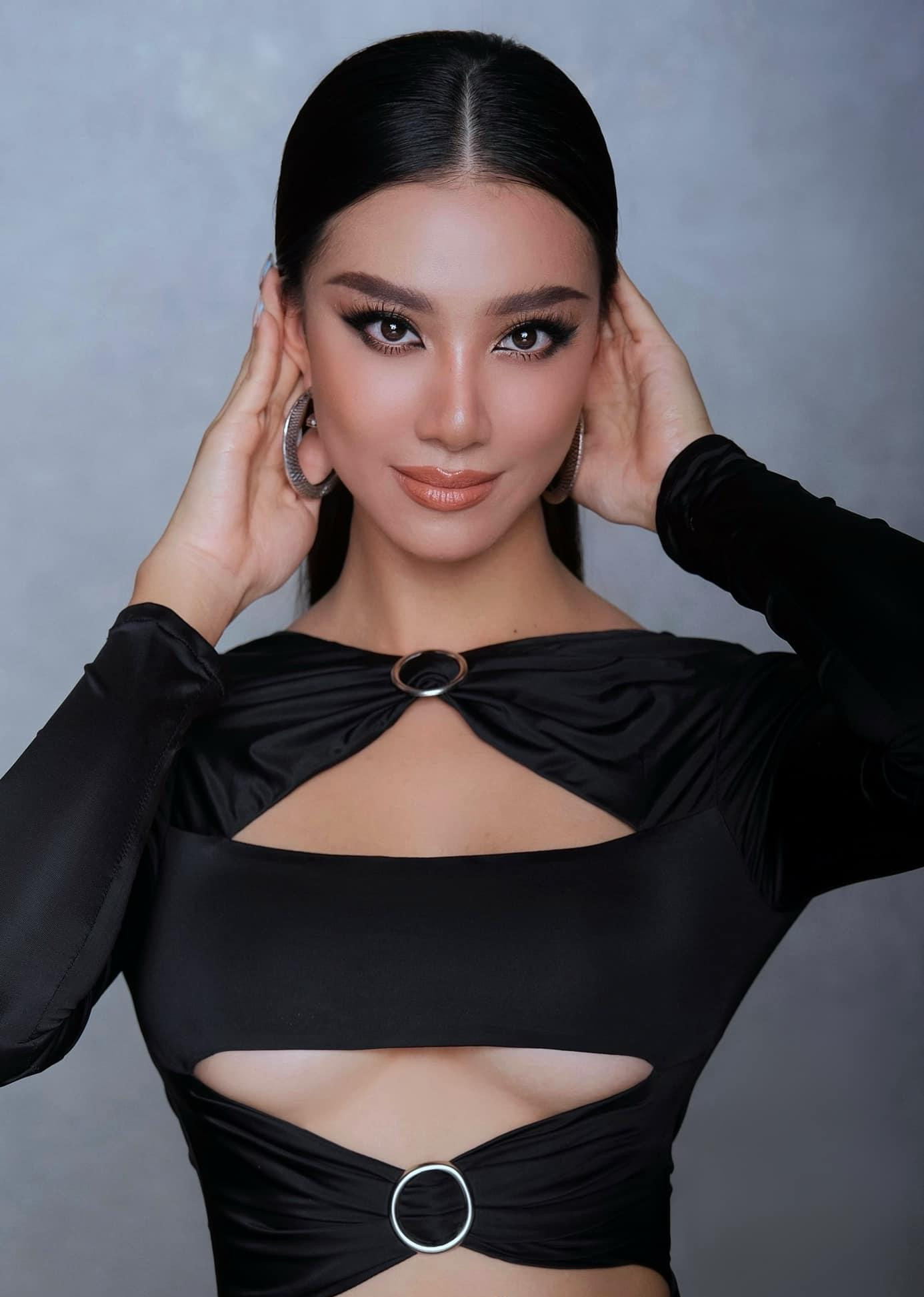 Á hậu Kim Duyên diện váy cắt xẻ táo bạo khoe body nóng bỏng.