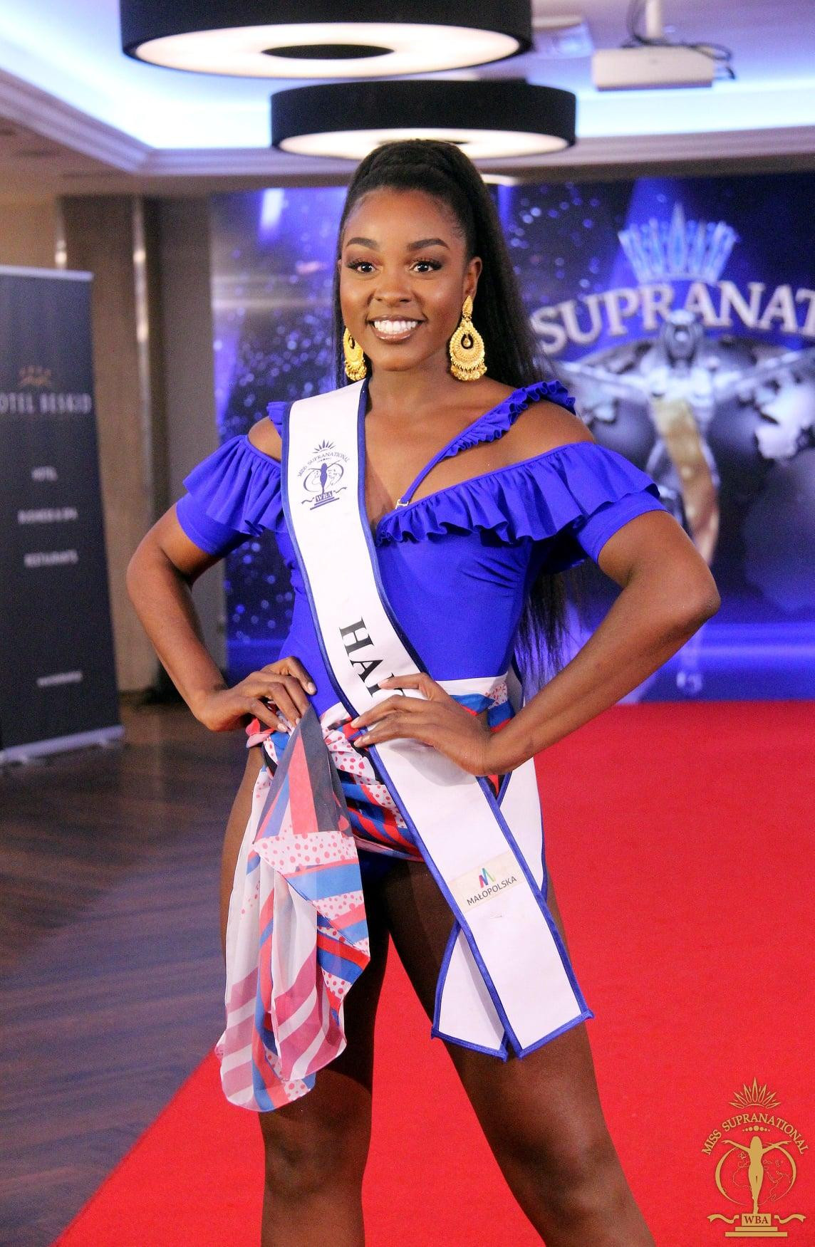 Vừa qua đêm bán kết cuộc thi Hoa hậu Siêu quốc gia 2021 diễn ra tại Ba Lan. Như thường lệ, phần thi bikini khiến khán giả mãn nhãn vì vẻ bốc lửa của các thí sinh. Bên cạnh một số thí sinh chọn bikini phù hợp, tôn lên được ưu điểm thì vẫn có nhiều người đẹp bị 'dìm hàng' vì những thiết kế áo tắm kém tinh tế.