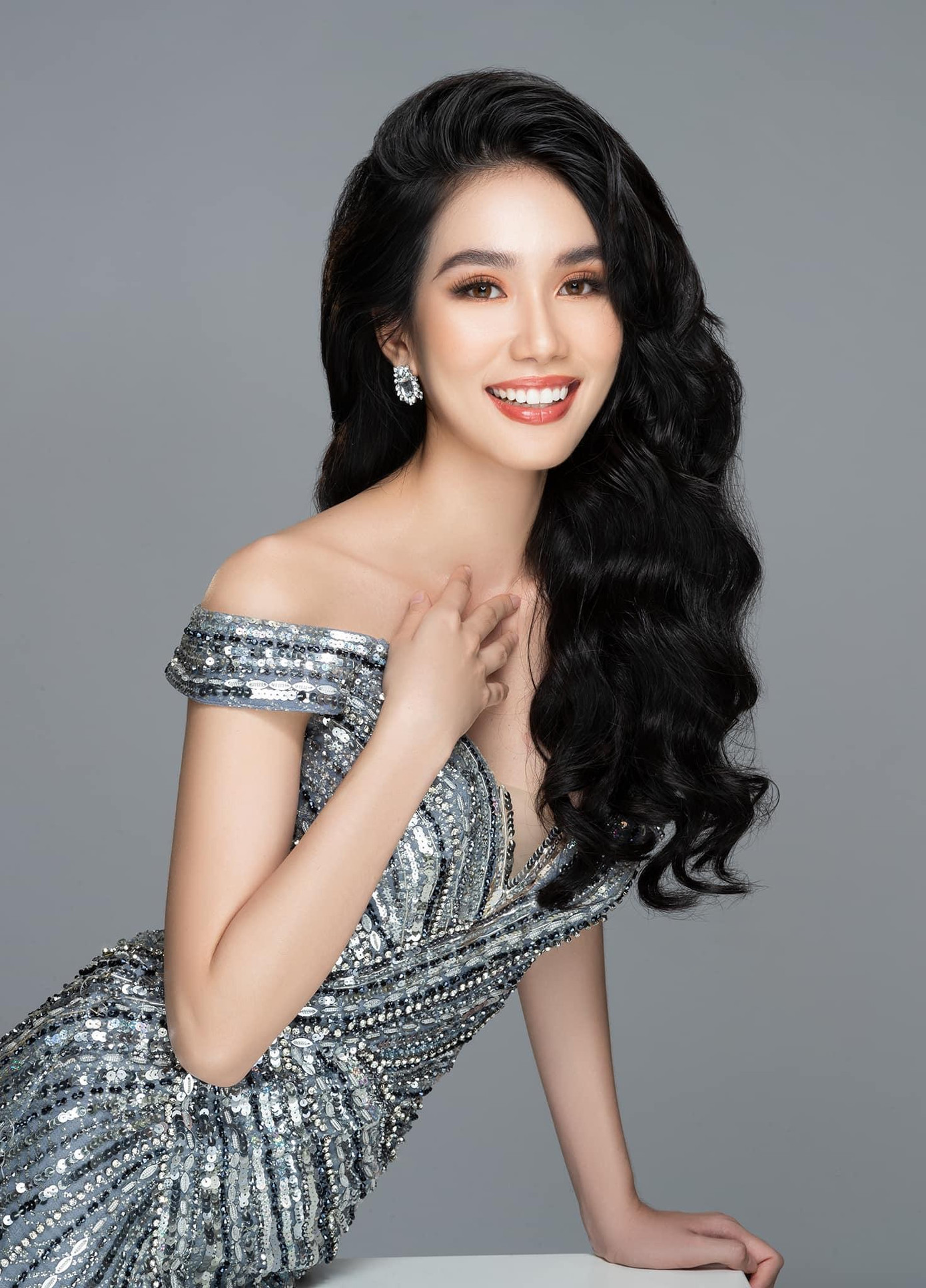 Á hậu Phạm Ngọc Phương Anh hiện là người đẹp nhận được rất nhiều sự kỳ vọng từ công chúng khi sắp đại diện Việt Nam tham dự cuộc thi Hoa hậu Quốc tế 2021 diễn ra tại Nhật Bản vào cuối năm nay. Trong nhiều bảng xếp hạng của các diễn đàn sắc đẹp về những ứng viên nặng ký tại Miss International 2021, Á hậu Phương Anh luôn giành được vị trí cao.