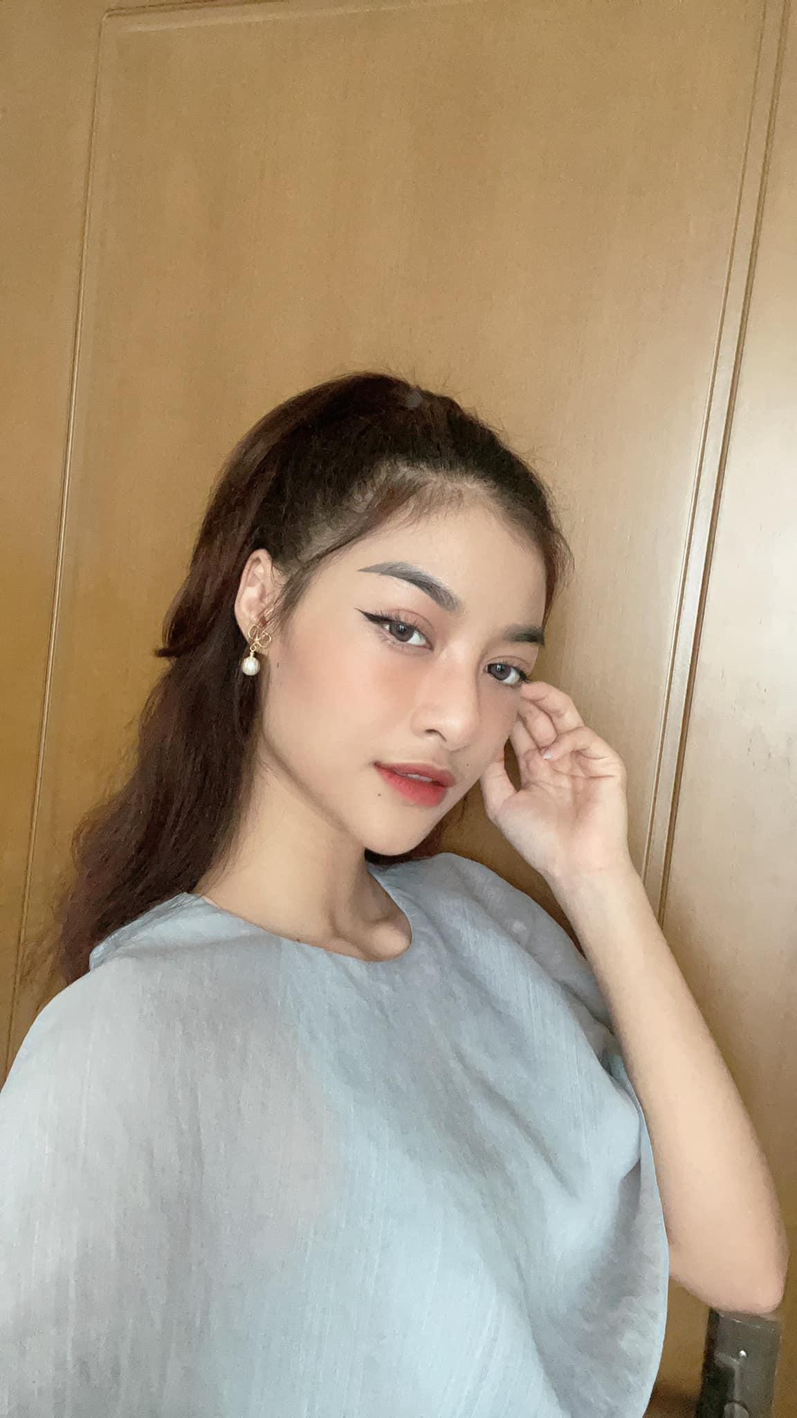 Á hậu Kiều Loan đẹp dịu dàng, thanh lịch với gam màu xanh pastel. Á hậu Kiều Loan đẹp dịu dàng, thanh lịch với gam màu xanh pastel.