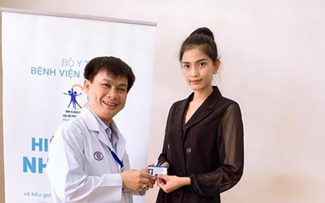 Á hậu Trương Thị May cũng từng cùng gia đình đăng ký hiến tạng nhân đạo tại Bệnh viện Chợ Rẫy vào năm 2019.