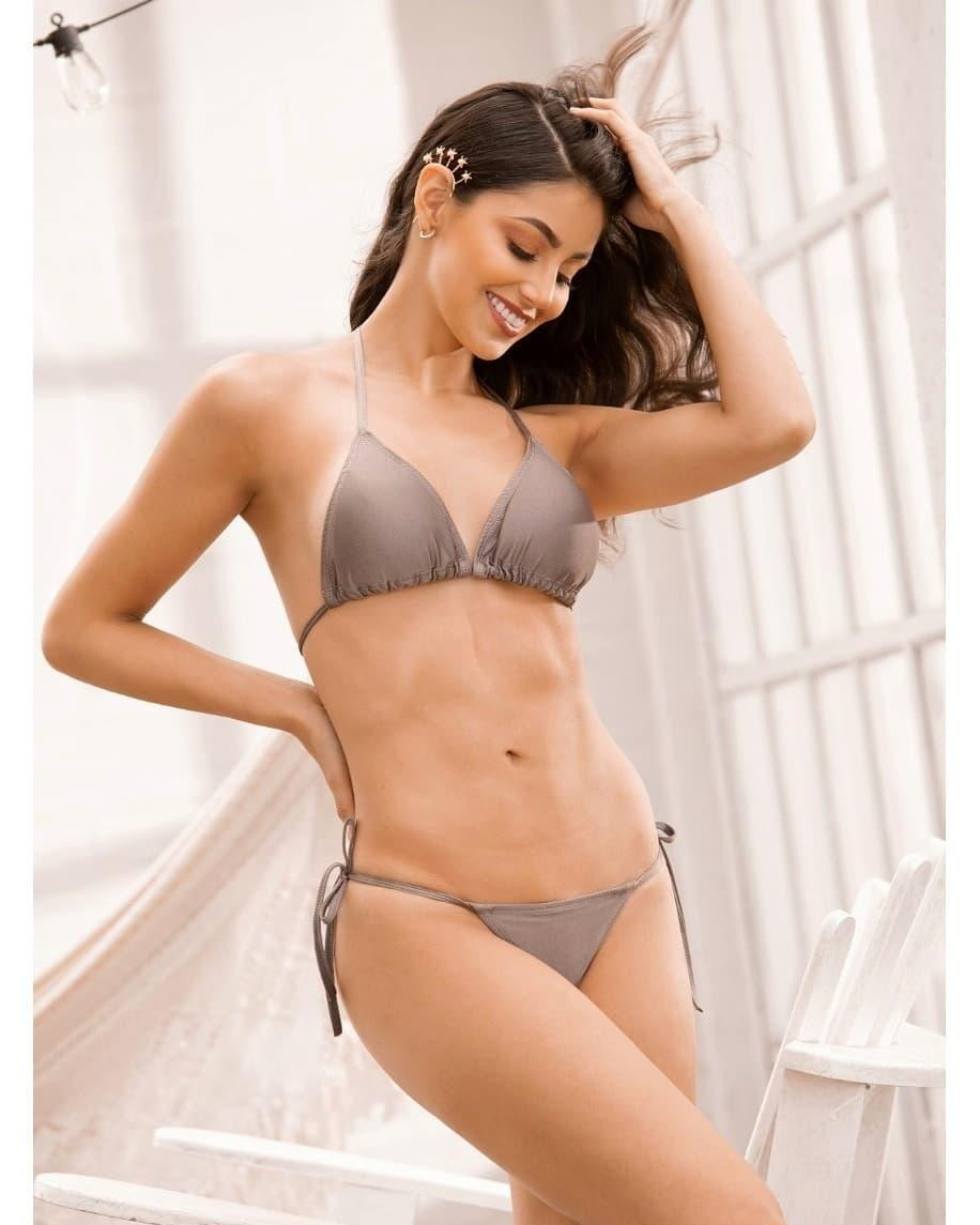 Mỹ nhân Colombia năm nay 23 tuổi, sở hữu chiều cao 1m73 và body vô cùng nóng bỏng và quyến rũ đậm chất Latinh.