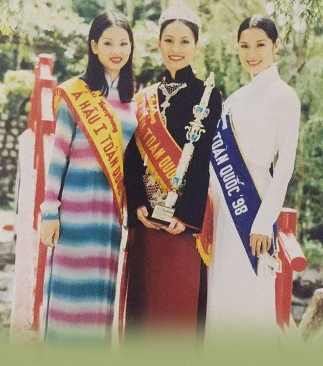 Ngọc Khánh sinh năm 1976, đăng quang ngôi vị Hoa hậu toàn quốc báo Tiền Phong 1998 tại TP. HCM. Cô từng là sinh viên của Đại học Luật TP. HCM. Nhan sắc của Ngọc Khánh khi đó trở thành tâm điểm truyền thông với nét đẹp lạ, tây cùng khoé miệng rộng gợi nhớ đến ‘người đàn bà đẹp’ Julia Roberts.