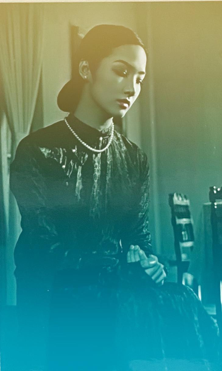 Khi đó, Giáng My mới ngoài 30 tuổi, nhan sắc vẫn còn ở thời kỳ đỉnh cao vô cùng xinh đẹp, rực rỡ. Ngắm nhìn hình ảnh Giáng My lúc này, Hoa hậu Hà Kiều Anh và diva Hồng Nhung đã phải dành cho cô những lời khen ngợi hết lời.