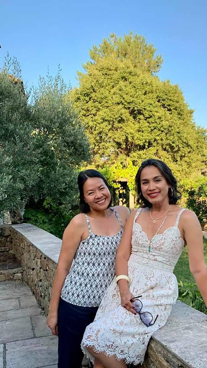 Hoa hậu Ngọc Khánh vui vẻ bên bạn bè trong chuyến nghỉ dưỡng tại Pháp.