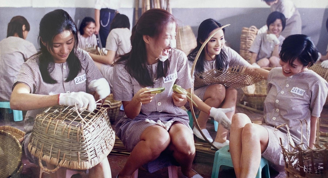 Bên cạnh Mạch Gia Kỳ và Triệu Mẫn, nhân vật đảm nhận vai thứ chính trong phim là ngôi sao đình đám Hồng Hân (khi đó đang là bạn gái của nam diễn viên Mạc Thiếu Thông). Hồng Hân và Giáng My từng thân thiết khi Mạc Thiếu Thông sang Sài Gòn đóng phim với Giáng My trước đó. Trong khi đó, người vào vai chồng của Giáng My trong phim này là Âu Cẩm Đường - một nam diễn viên phim truyền hình rất nổi lúc đó.