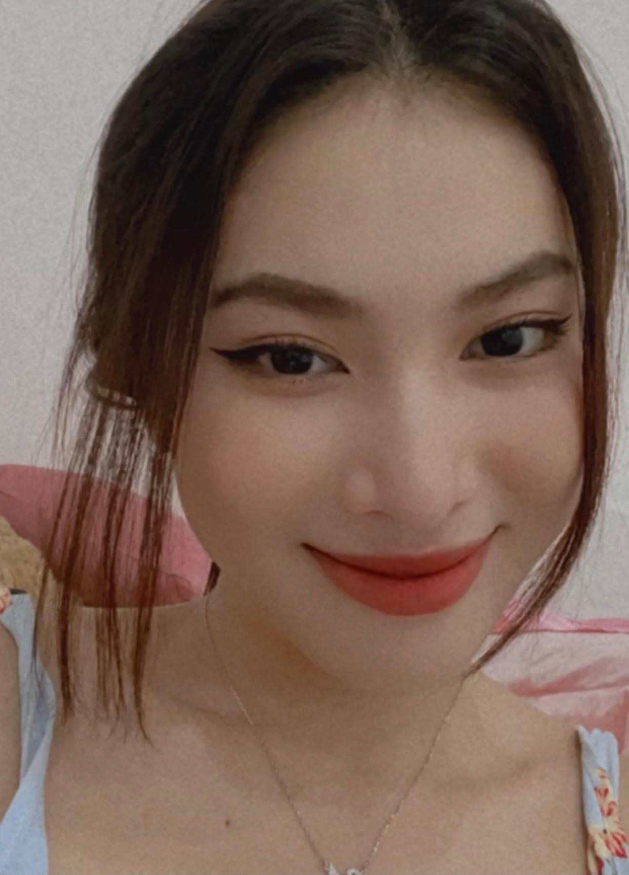 Á hậu Ngọc Thảo đẹp dịu dàng khi ở nhà giãn cách xã hội.