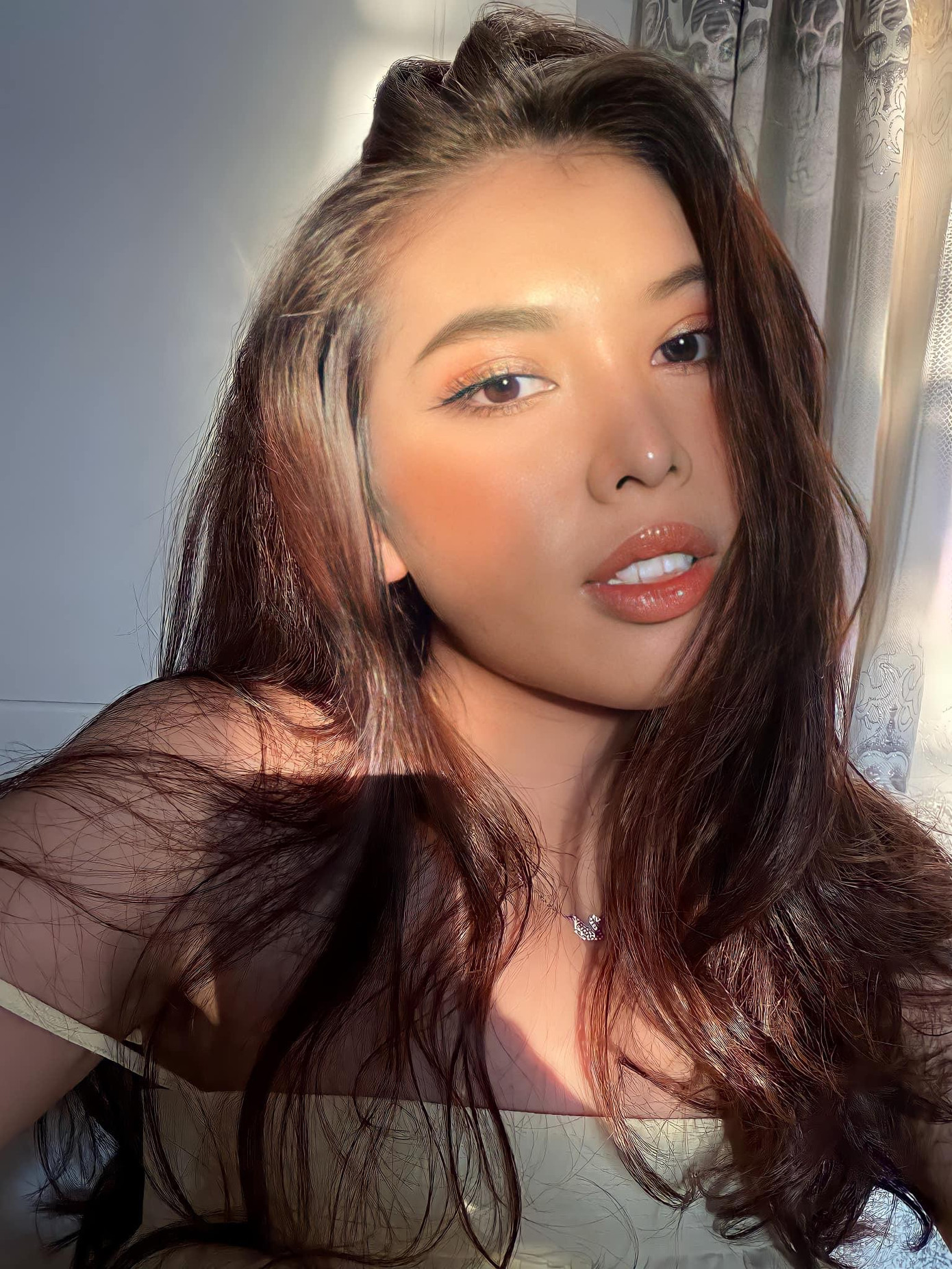 Á hậu Ngọc Thảo đẹp dịu dàng tựa nàng thơ trong những ngày giãn cách xã hội.