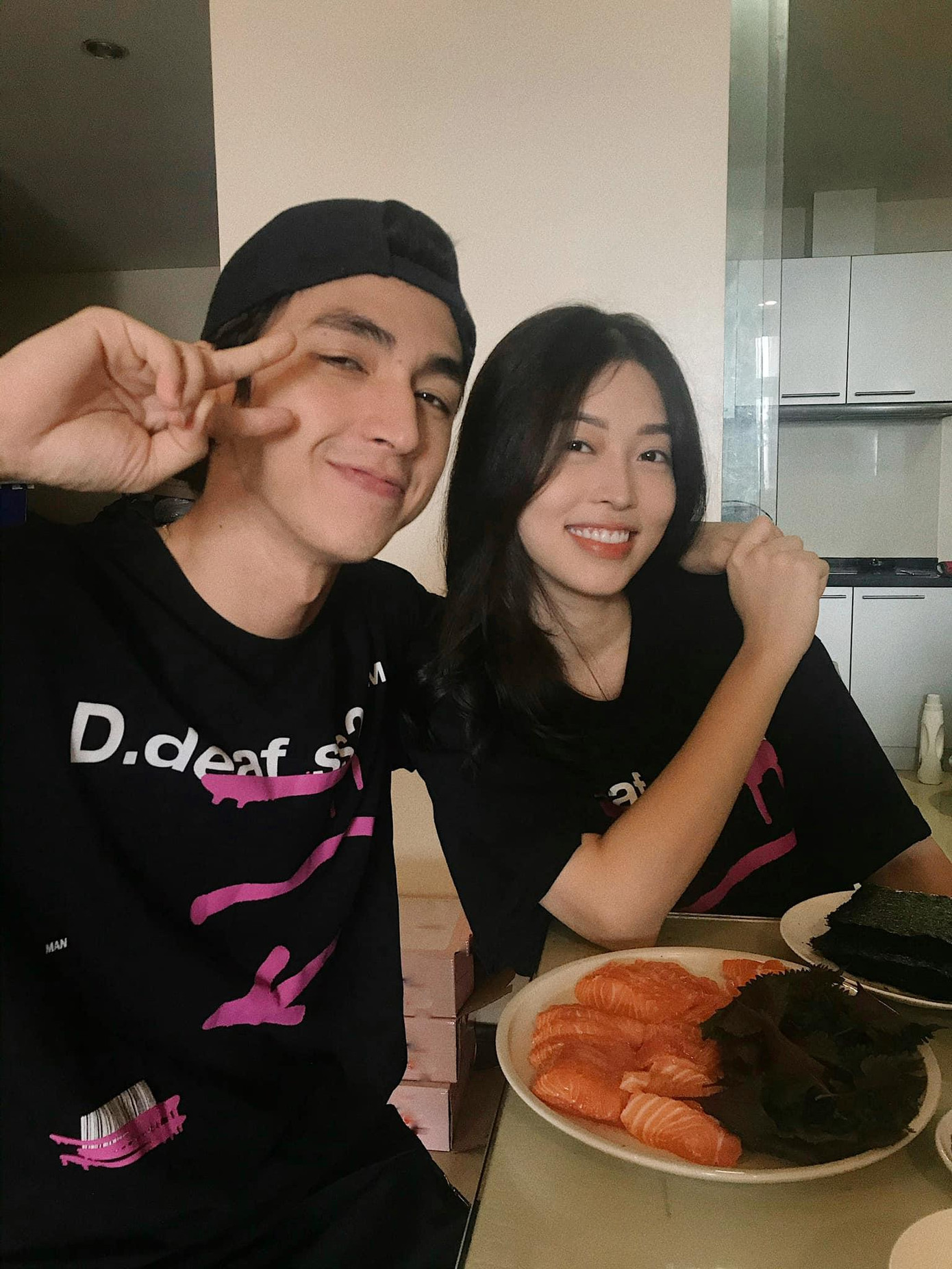 Á hậu Phương Nga đóng sinh nhật của bạn trai Bình An trong bữa tiệc ấm cúng tại nhà. Á hậu Phương Nga đóng sinh nhật của bạn trai Bình An trong bữa tiệc ấm cúng tại nhà.