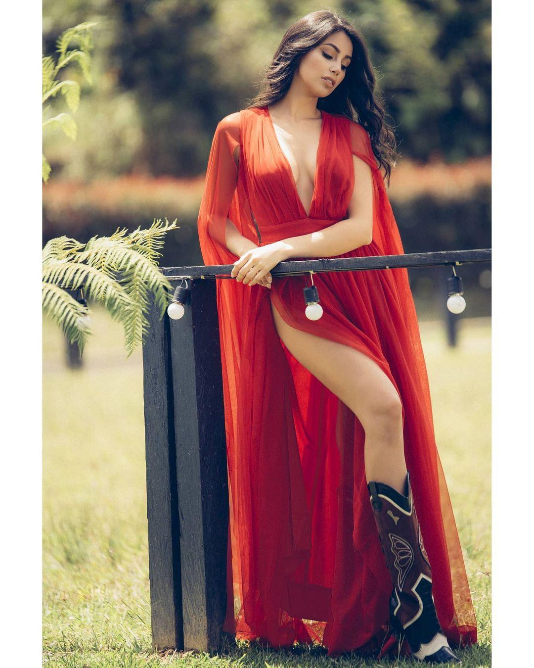 Các fans đang hy vọng Andrea sẽ giành được chiến thắng đầu tiên về cho Colombia tại Miss World 2021.