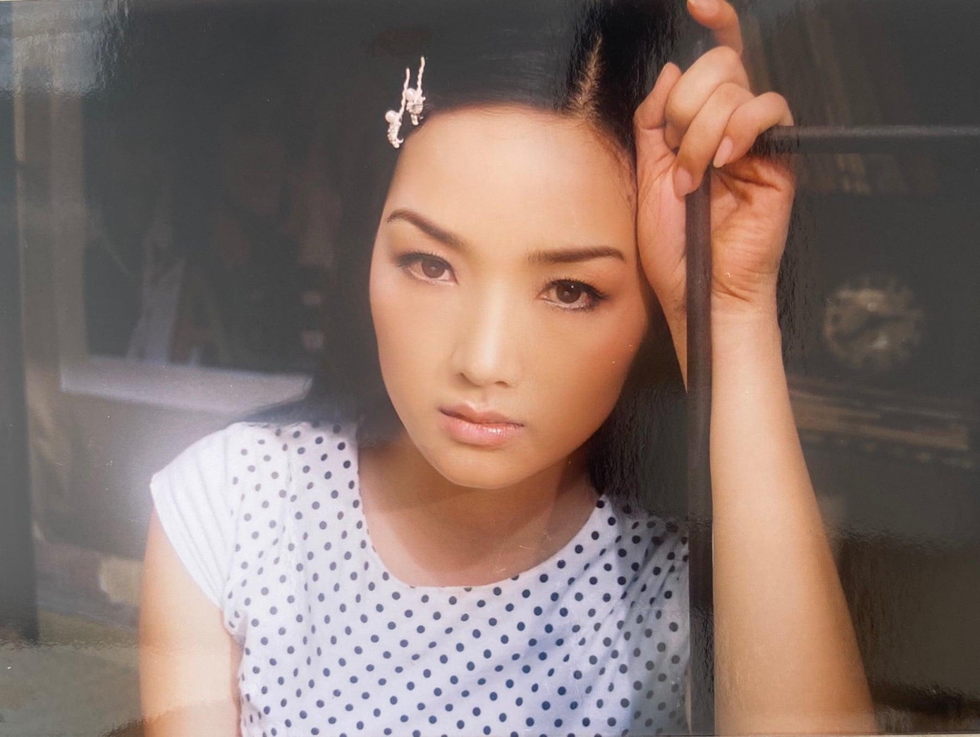 Hoa hậu Giáng My đăng tải loạt ảnh hậu trường khi quay phim "Khi người ta yêu" cách đây nhiều năm khiến fans trầm trồ về nhan sắc xinh đẹp của cô khi còn ở thời kỳ đỉnh cao.