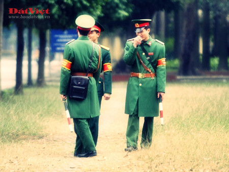 Quân phục chống rét mới nhìn từ phía sau