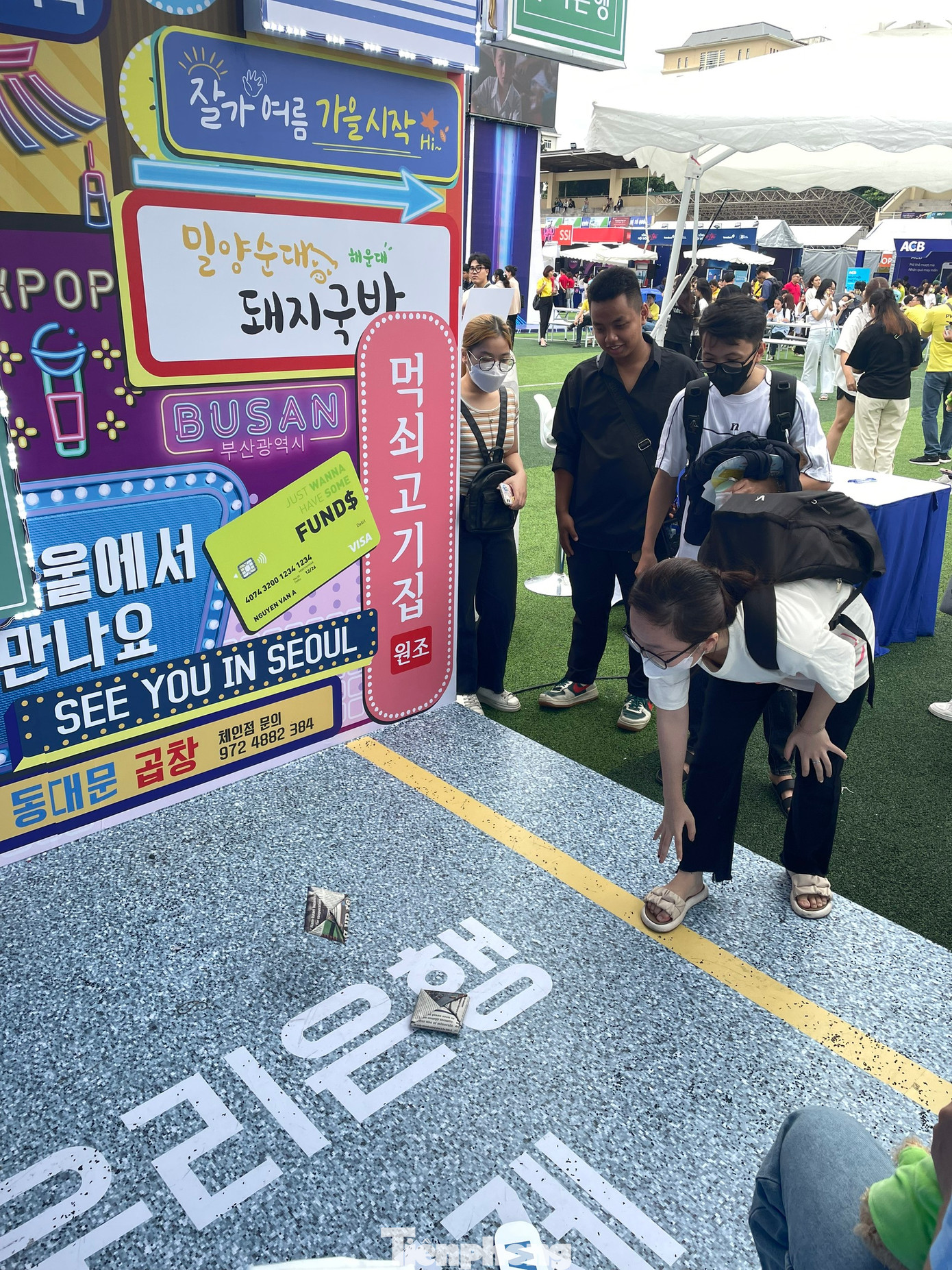 Bên cạnh đó, các bạn sinh viên còn được tham gia trò chơi mang đậm dấu ấn Hàn Quốc như Tajil (đập vẩy giấy), K-Memorizing.