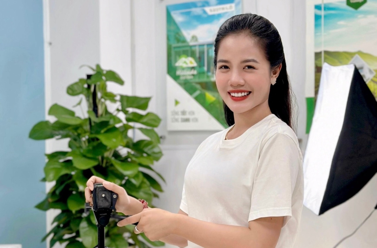 Đan Thanh khóc mếu vì những lần quên tài liệu, phải vòng xe trở về nhà (Ảnh: NVCC)