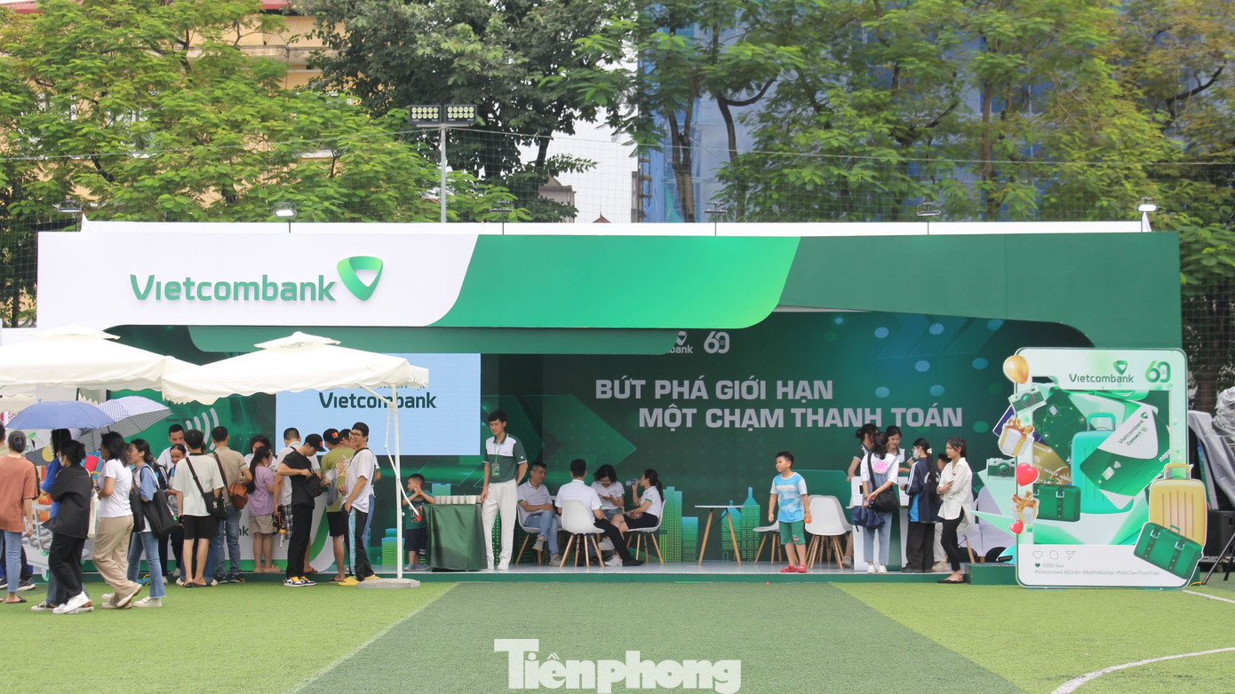 Đến với sự kiện "Ngày thẻ Việt Nam 2023 - Sóng Festival", ngân hàng Vietcombank thu hút sự quan tâm của nhiều bạn trẻ khi giới thiệu các phương thức thanh toán đã được số hóa hoàn toàn, đáp ứng được hầu hết các nhu cầu trong cuộc sống.