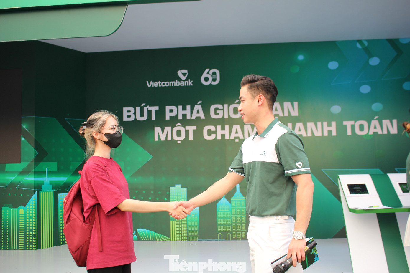 Gian hàng của Vietcombank tại sự kiện Ngày thẻ Việt Nam 2023 - Sóng Festival năm nay mang thông điệp "Bứt phá giới hạn, một chạm thanh toán".