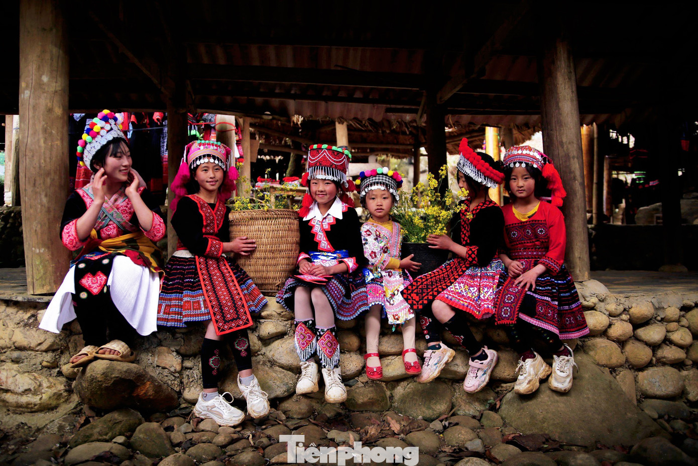 Chợ phiên Sin Suối Hồ được mệnh danh là một trong những phiên chợ an toàn nhất vì bản không nghiện hút, không uống rượu, không trộm cắp, không xả rác...