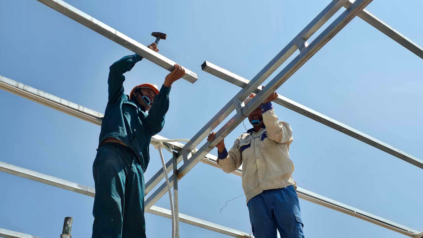 Điều đáng nói, sau khi được cấp phép và trước khi bị báo Tiền Phong phản ánh, công trình vẫn tiếp tục ngang nhiên xây dựng sai phép với quy mô “khủng”...