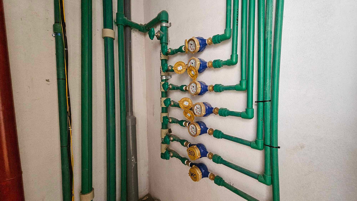 Hồi tháng 3/2023, UBND xã Tân Xã lập biên bản vi phạm hành chính đối với ông Nguyễn Minh Công, chủ đầu tư công trình do tổ chức thi công xây dựng công trình không có giấy phép xây dựng. Giữa tháng 3/2023, UBND huyện Thạch Thất có quyết định xử phạt vi phạm hành chính 35 triệu đồng đối với ông Nguyễn Minh Công do xây dựng không phép.