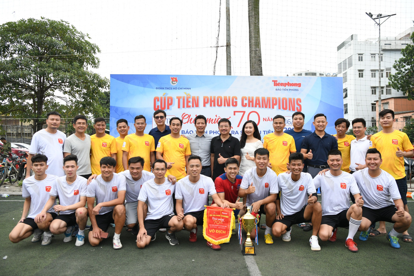 Sau 2 ngày tranh tài, Giải bóng đá chào mừng tranh cúp Tiền Phong Champions đã kết thúc tốt đẹp với kết quả đầy ấn tượng. Sau 2 ngày tranh tài, Giải bóng đá chào mừng tranh cúp Tiền Phong Champions đã kết thúc tốt đẹp với kết quả đầy ấn tượng.