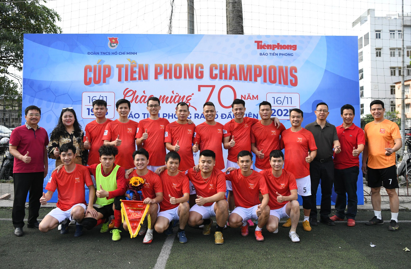 Nằm trong chuỗi chương trình chào mừng 70 năm Báo Tiền Phong ra số đầu tiên (ngày 16/11/1953 – ngày 16/11/2023), Đoàn cơ sở báo Tiền Phong đã tổ chức Giải bóng đá chào mừng tranh cúp Tiền Phong Champions.